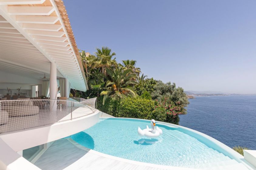 Why Lyvo Is Better Than Finding Help on Social Media in Mallorca